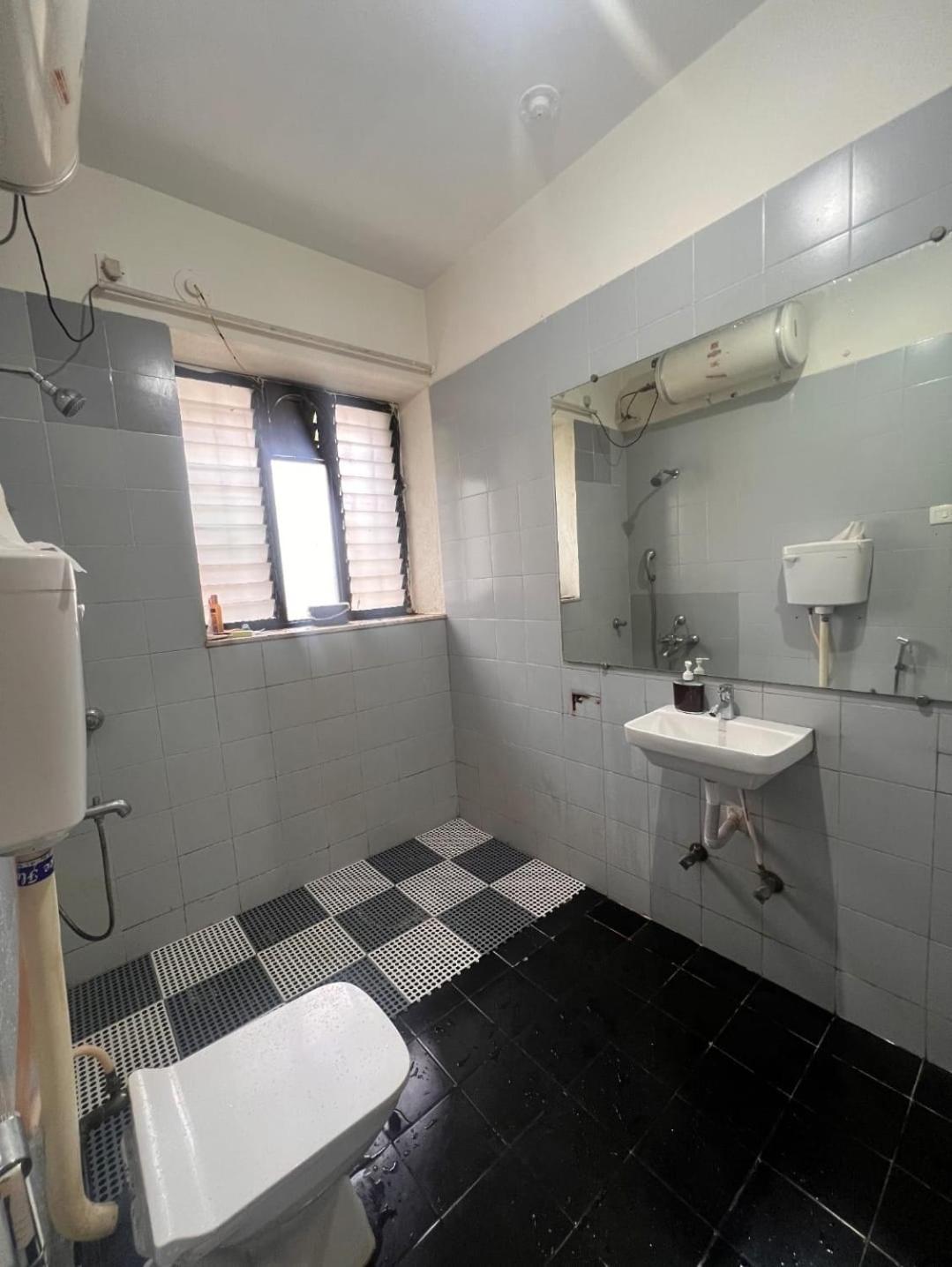 Rostel Backpackers Hostel Pune Exterior photo