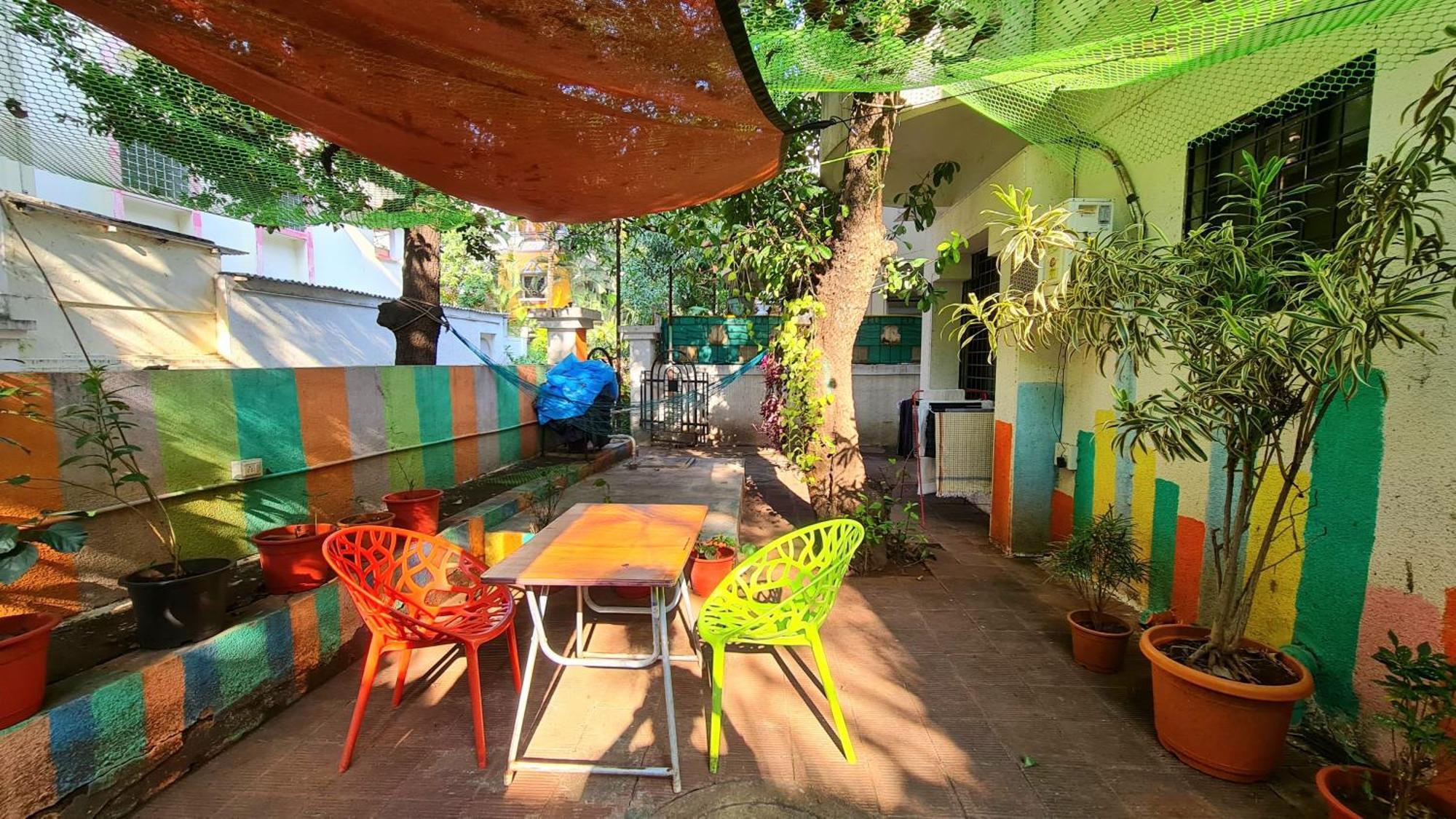 Rostel Backpackers Hostel Pune Exterior photo