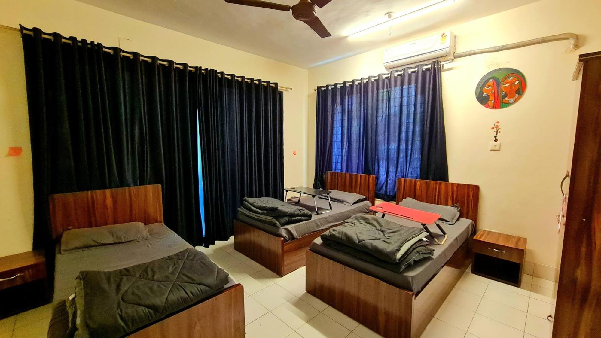 Rostel Backpackers Hostel Pune Exterior photo