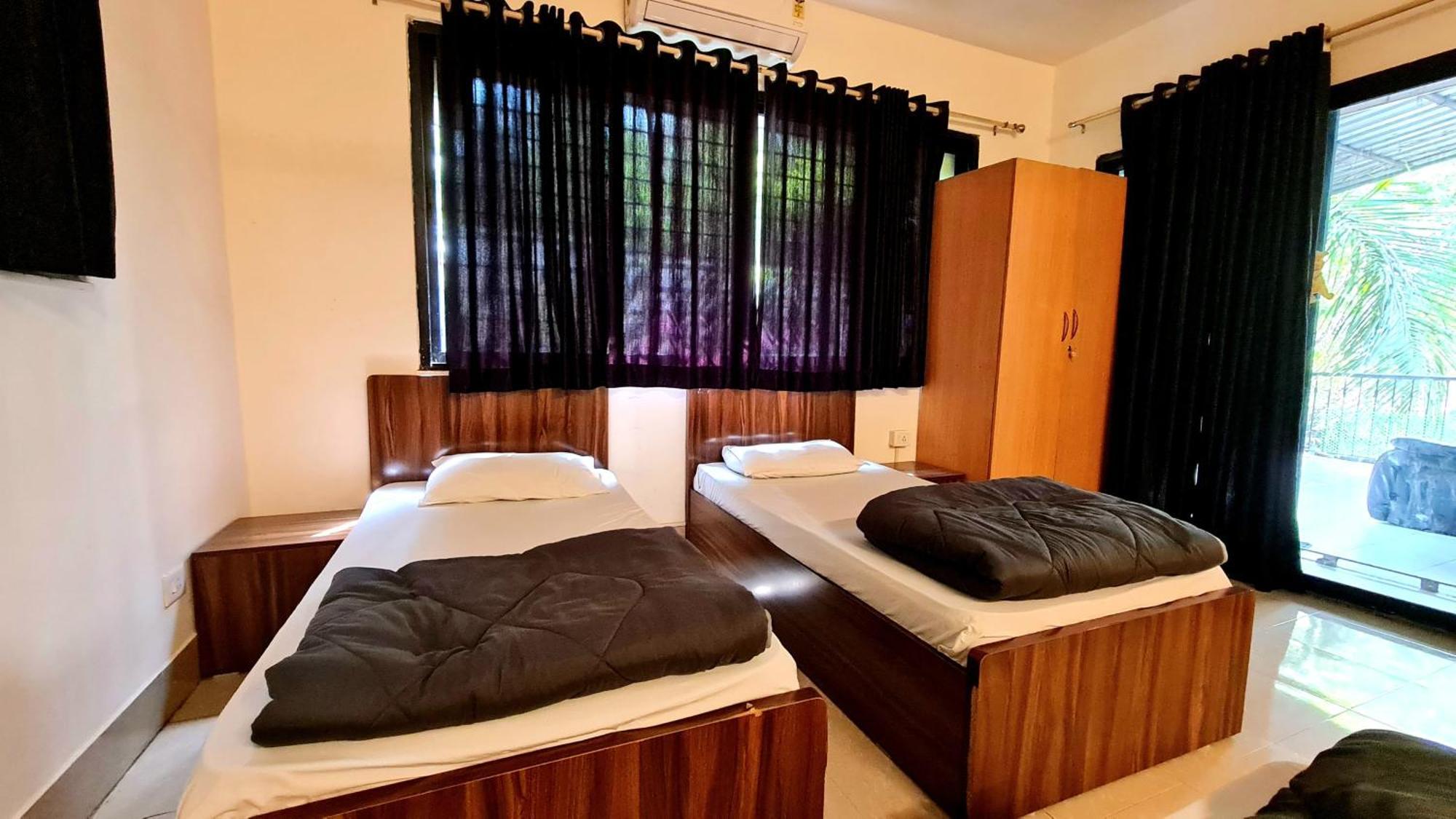 Rostel Backpackers Hostel Pune Exterior photo