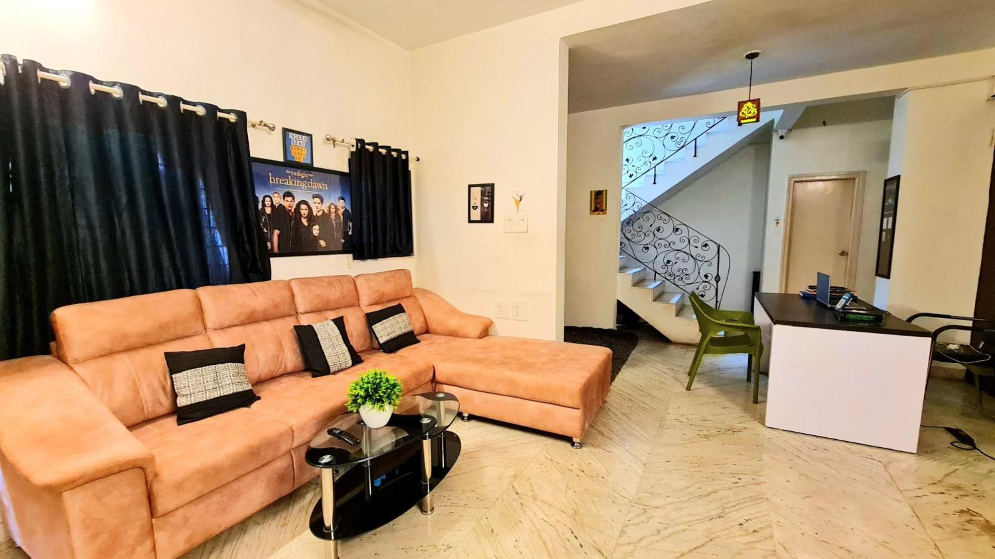 Rostel Backpackers Hostel Pune Exterior photo