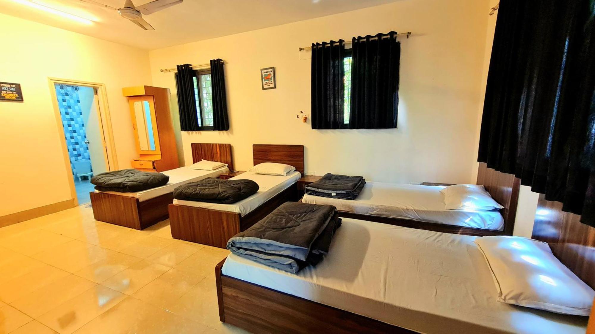 Rostel Backpackers Hostel Pune Exterior photo