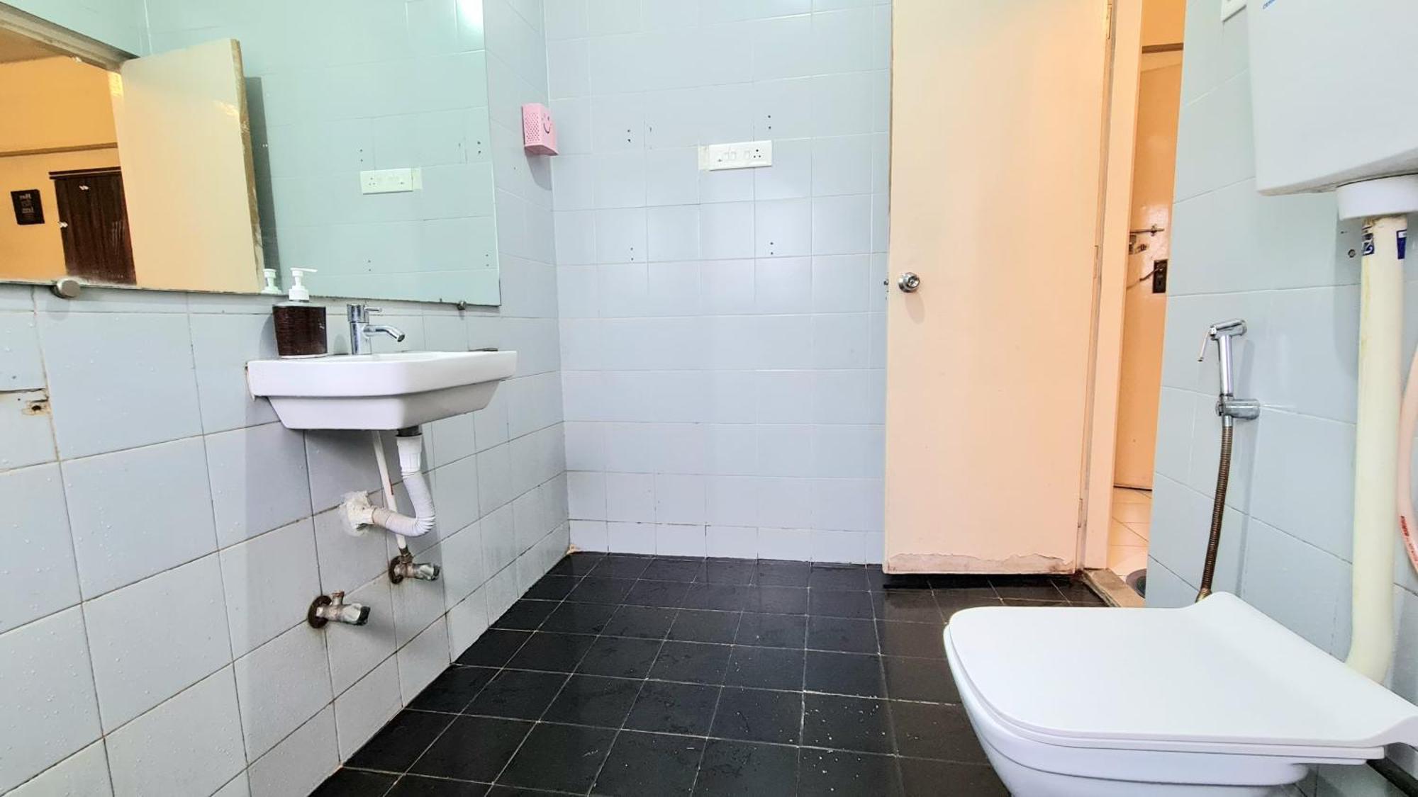 Rostel Backpackers Hostel Pune Exterior photo